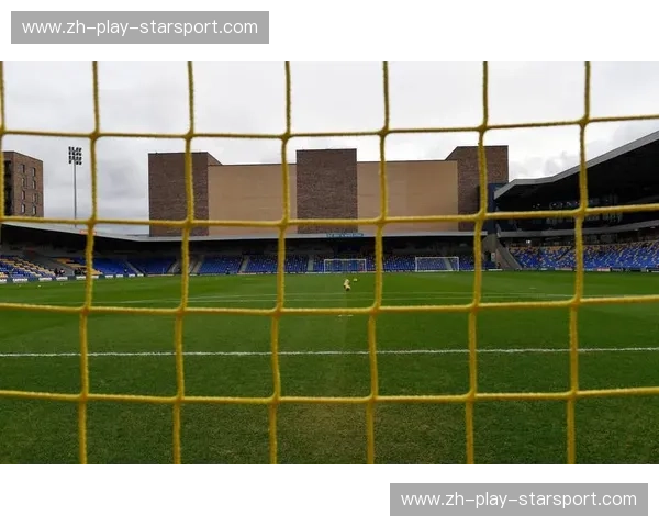 英甲记者：在草皮与看台之间，写下英格兰足球的底色